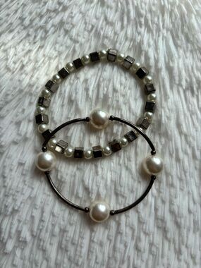 Pearl Accent Stretch Bracelets - White Pearls with Gunmetal Beads